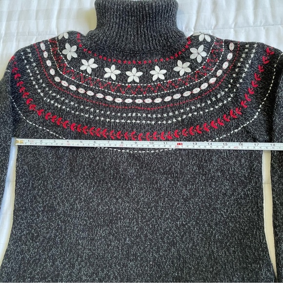 CHARTER CLUB Fair Isle Scandinavian felt appliqué Turtleneck sweater Sz PM - Picture 5 of 9